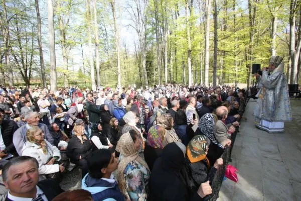 Mii de pelerini la Sâmbăta de Sus şi-n acest an, la izvorul sfânt