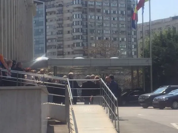 Chemaţi „pioni” la uşa lui Dăncilă