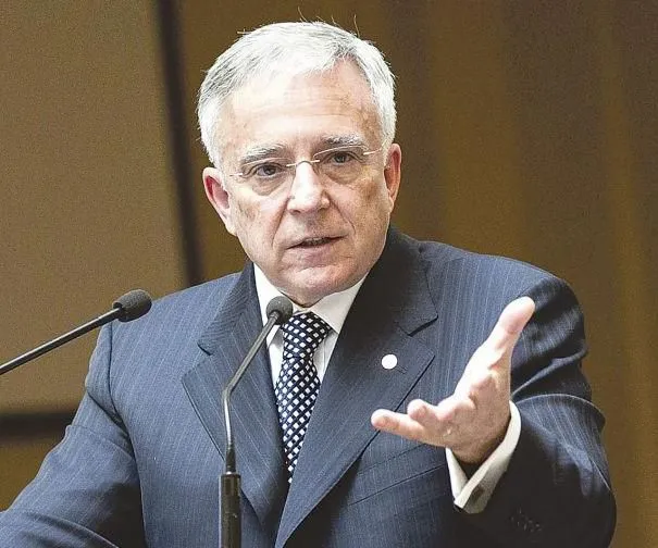 Isărescu: Inflaţia va atinge un plafon de 5% în 2018