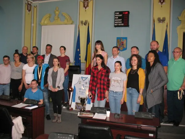 Bronzul de duminică, sărbătorit luni la Consiliul Judeţean
