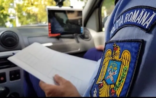 Examen cu circ pentru permisul auto. Înjurat şi scuipat de un candidat, un poliţist a cedat nervos şi a chemat şi SMURD-ul, şi Poliţia
