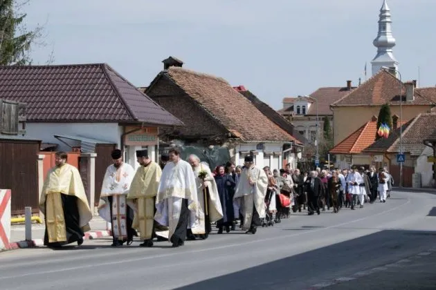 Pelerinaj de şapte kilometri la Săcele, în ziua de Paşti
