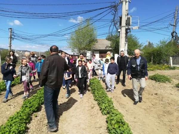 Lecţie deschisă la o pepinieră din Săcele, pentru elevii braşoveni