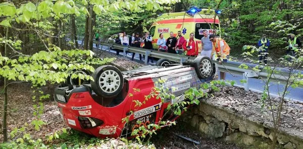 Ieşire spectaculoasă în decor, la Râşnov, la prima etapă de viteză în coastă