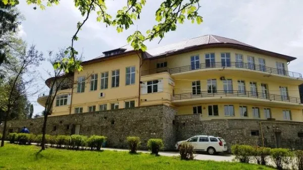 Spitalul din Săcele va funcţiona non-stop, din 1 mai, cu medici mai bine plătiţi decât primarul 