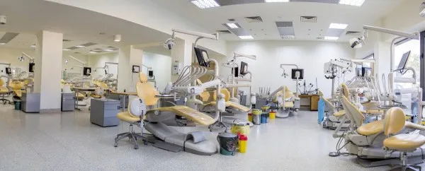Periuţa de dinţi care curăţă fără periaj: noutăţile în stomatologie vor fi prezentate zilele acestea, la Braşov