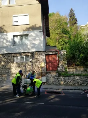 Azi, şantier `de urgenţă` pe Drumul Poienii. Se circulă pe un singur sens, până la 16.00