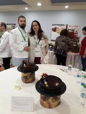 Doi braşoveni au câştigat premiul „Tortul anului 2018”. Reţetă foarte „îndrăzneaţă”, cu brânză, roşii, măsline