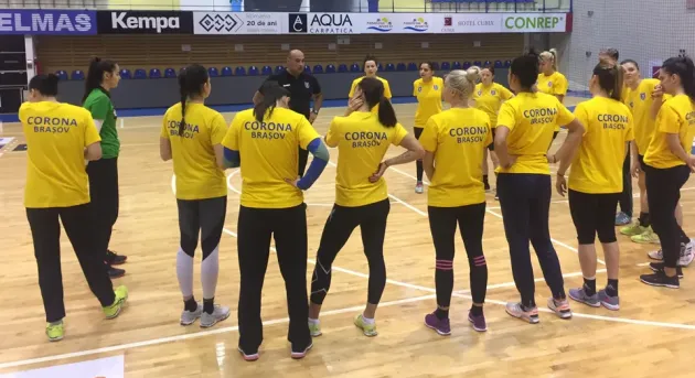 Handbalistele Coronei pregătesc meciul cu CSM Roman, care se va juca miercuri, la Braşov