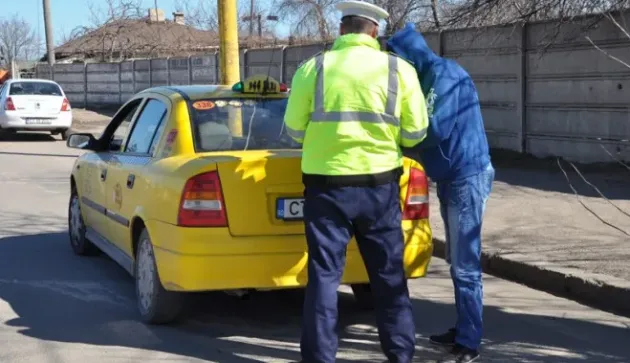 Venit din Constanţa, făcea pe taximetristul la Făgăraş, cu atestat scos de la... imprimantă