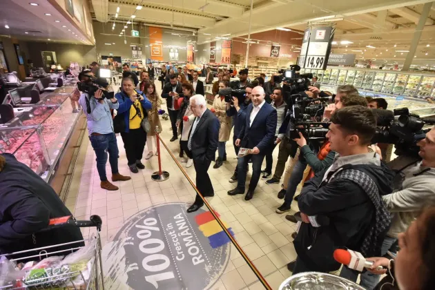 Kaufland a lansat „Raftul Românesc” unde va expune doar carne de porc românească