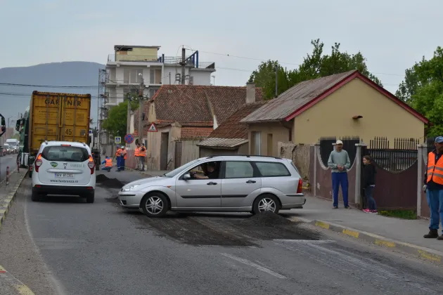 Când ordinele se dau din birou: două zile de coşmar pentru şoferii care trec prin Ghimbav
