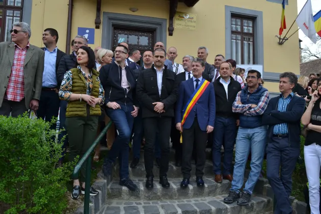 Ministrul Turismului a devenit fanul junilor braşoveni. Bogdan Trif i-a văzut ieri prima dată şi a promis că nu va mai lipsi niciodată