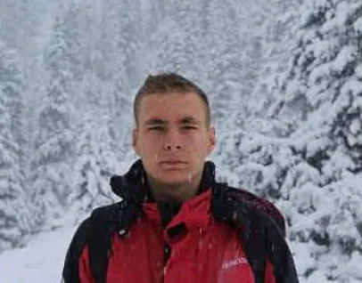 Povestea tragică a tânărului mort la 18 ani în Munţii Făgăraş. Dorinţa sa de majorat - cucerirea celui mai înalt vârf din România - i-a adus sfârşitul