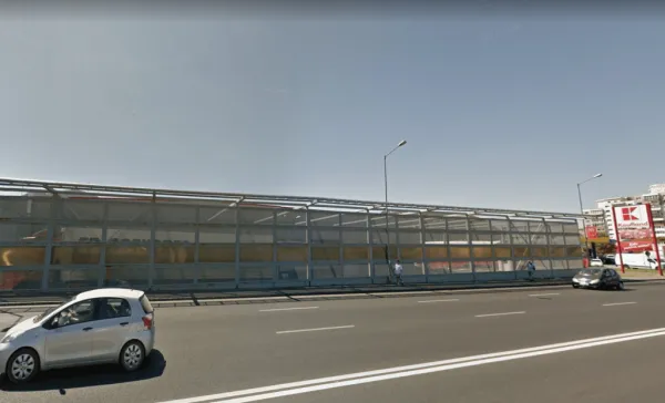 Magazinul Kaufland de pe Calea Bucureşti îşi schimbă faţada 