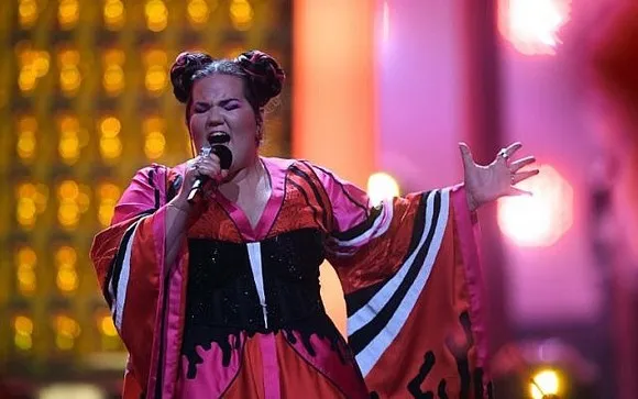 Câştigătoarea Eurovision nu va renunţa să cânte la nunţi