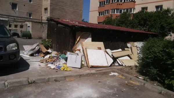 Vom fi filmaţi când ducem gunoiul
