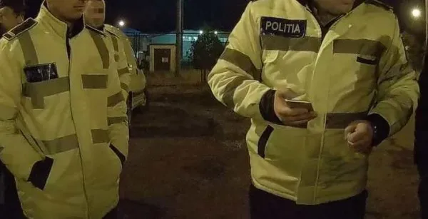 În miez de noapte, poliţiştii de la Locală, trimişi să vadă ce-i cu  „o fată de 13 ani, care se plimbă pierdută prin Tractorul” 