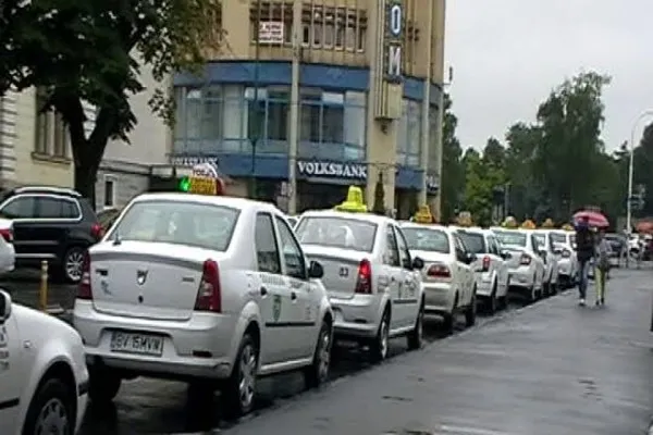 În Braşov vor circula numai taxiuri cu bulină mov