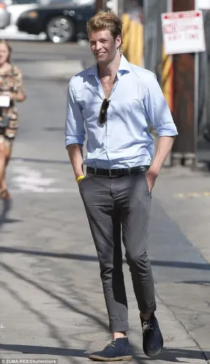 El îi ia locul Prinţului Harry