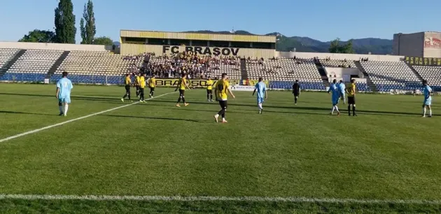 Scoruri de maidan în intermediară