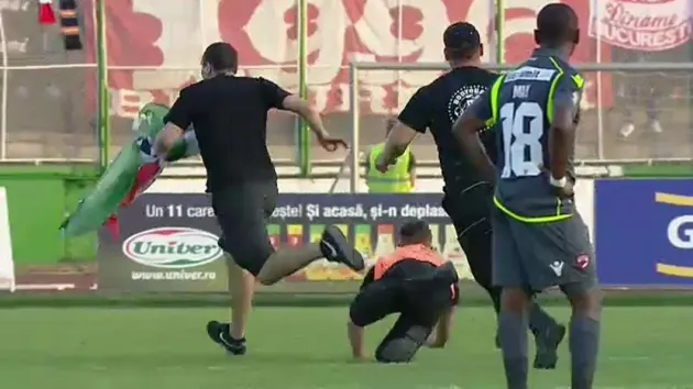 Interzis pe stadioane timp de un an de zile!