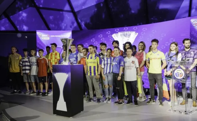 Trofeu pentru câştigătoarea din Liga 2