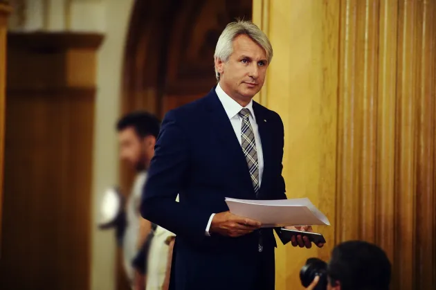 Ministerul de Finanţe, anunţ pentru persoanele fizice: Se pot declara veniturile online, iar formularul unic calculează impozitul datorat