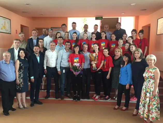 Corona: Handbalistele campioane naţionale la junioare III au fost felicitate în Consiliul Local
