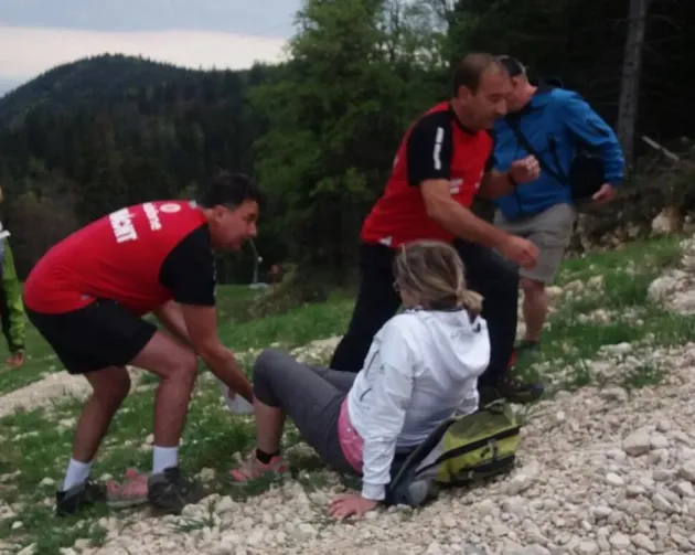 Turistă din Germania, accidentată pe Drumul Roşu