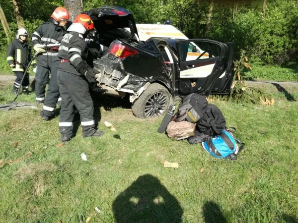 Accident cu trei maşini şi trei răniţi la Timişu de Sus