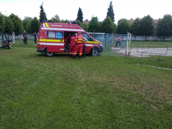 Mamă şi bebeluş, spulberaţi pe trecerea de pietoni