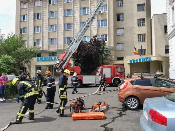 Impresii de după cutremur: „Când se dă alarma e un sentiment foarte straniu, când vezi că eşti salvat...”