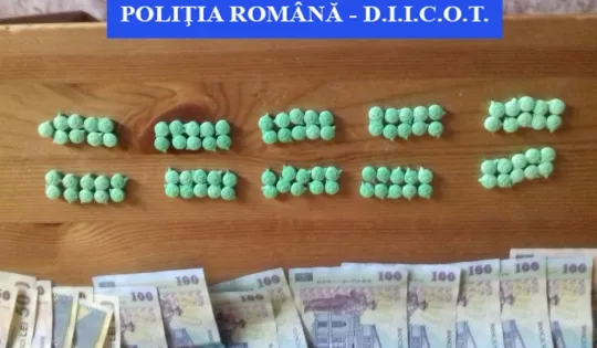 Reţea de traficanţi de droguri în şcoli, destructurată. 32 de persoane audiate, 17 arestări