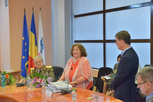 O artistă şi un general, noii cetăţeni de onoare ai Braşovului