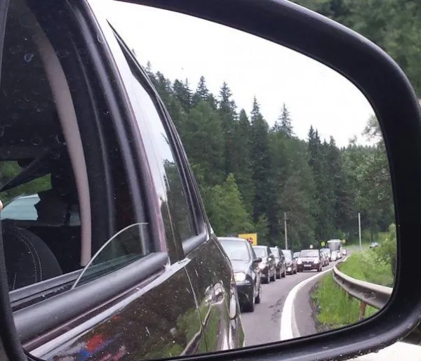 Coloana PSD Braşov de sâmbătă către Bucureşti: 49 de autocare, 5 microbuze, 312 maşini mici  şi 1 ambulanţă