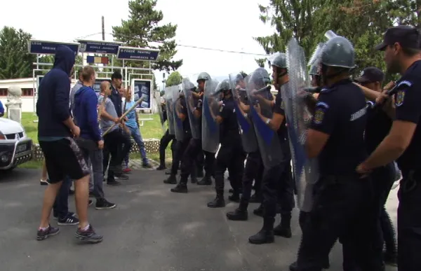 Cum „păzeşti” un protest. Exerciţiu internaţional la Braşov, cu jandarmi din 17 ţări