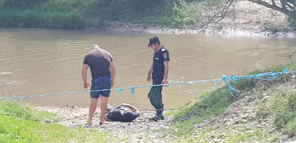 Luat de apele Buzăului, găsit după o noapte, înecat