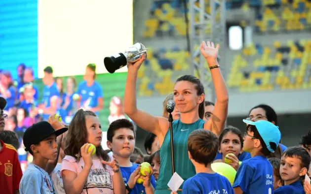 Reacţia Simonei când tot stadionul a huiduit-o pe Gabriela Firea