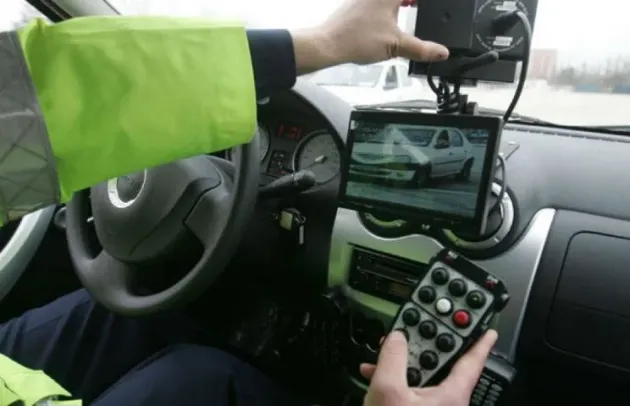 Mașinile radar ale Poliţiei, presemnalizate cu 500-1000 de metri înainte