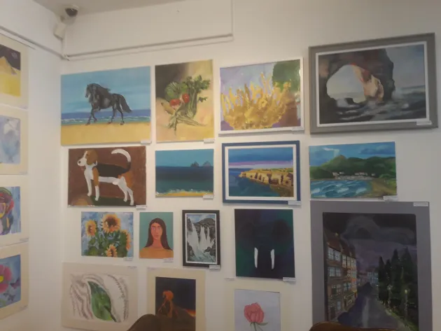 Artiştii de la Şcoala Populară de Arte şi Meserii expun la Kron-Art