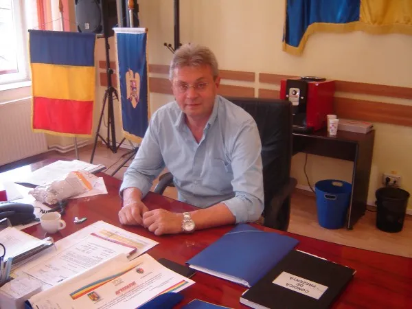 Ghimbav: Eficientizarea activităţilor în Primărie, dotări pentru modernizarea unor servicii