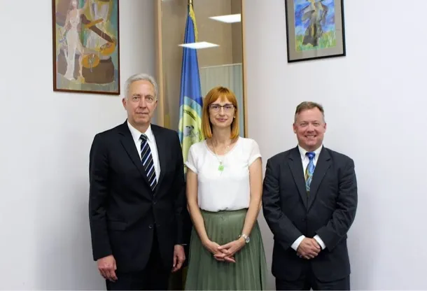 La înalta poartă? 