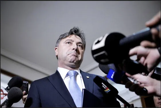 Tata ministru, fiul...