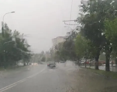 Circulație îngreunată de ploaie la Gară, pe Saturn și la Săcele