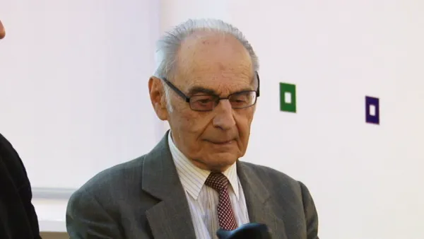A adunat mai mulţi ani decât Universitatea. Profesorul universitar Eugen Chiş, distins pentru munca de-o viaţă