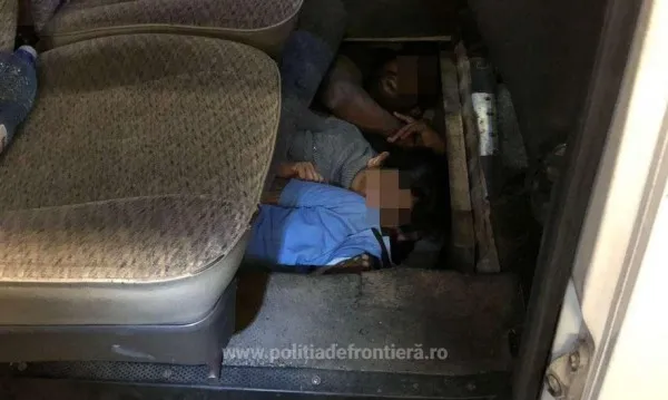Doi braşoveni prinşi la graniţă cu srilankezi „în podeaua” microbuzului