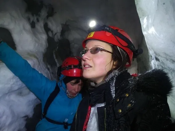 O braşoveancă este prima nevăzătoare care a urcat pe un gheţar în Svalbard, o insulă din Oceanul Arctic