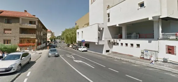 Star - Modarom: piatră cubică şi insulă pentru pietoni