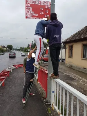 Amenzi pentru afişaj ilegal pe podul de la Zizinului